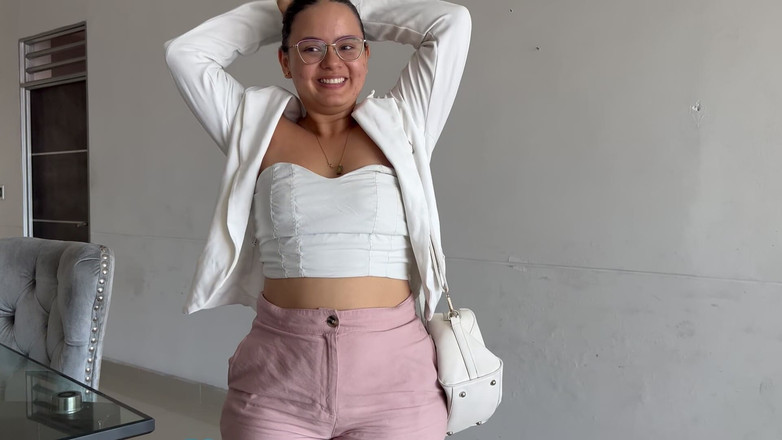 MaRaSexx: 不動産エージェントが家を見せながらクライアントと関係を持つ