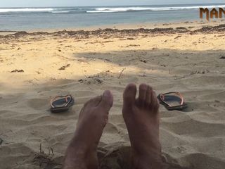 Manlyfoot: Tlusté bílé mrdka - Nudistická pláž - Série ponožky se spermatem - Manlyfoot...
