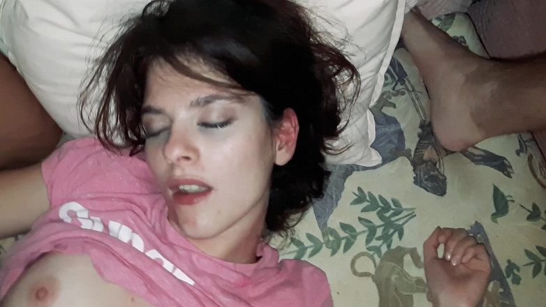 PerVRt: Tři ptáky pro teen Sáru Bell - amatérský gangbang