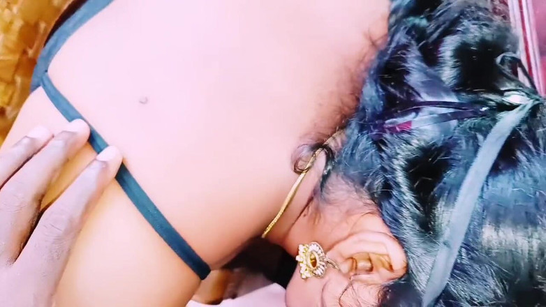 Telugu honey lips: Usó la lección de Carrom como excusa para atraer a...