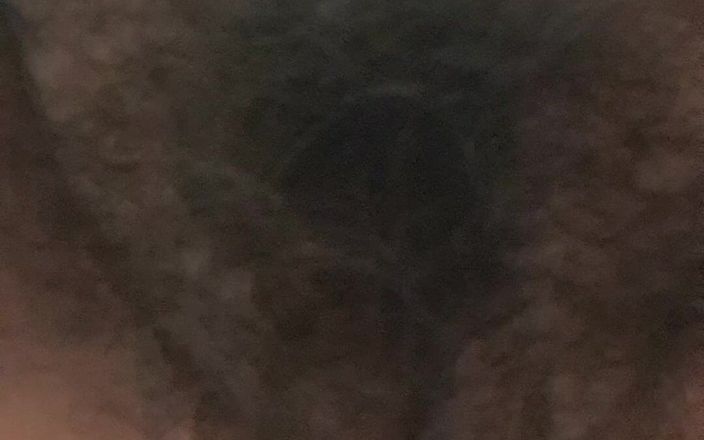 Mommy big hairy pussy: 彼女のおいしい猫で裸の成熟した継母