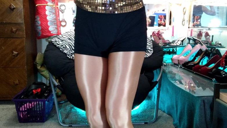Vickie Wonder: Vickie Wonder in New Coffee Tights and Ballet Slippers