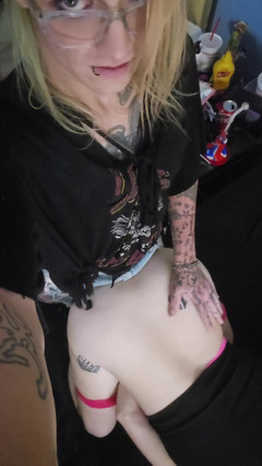 Lynn Kaotik: Sexy, drobná trans dívka šuká tlustou bohyni Cis a stříká HLUBOKO...
