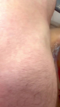 Blond med stora naturliga bröst vill ha en intensiv creampie. En enda tjurfäktning fyller inte den. KNULLA HENNE HÅRT! Orgasm!