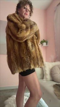 Striptease in a Mink