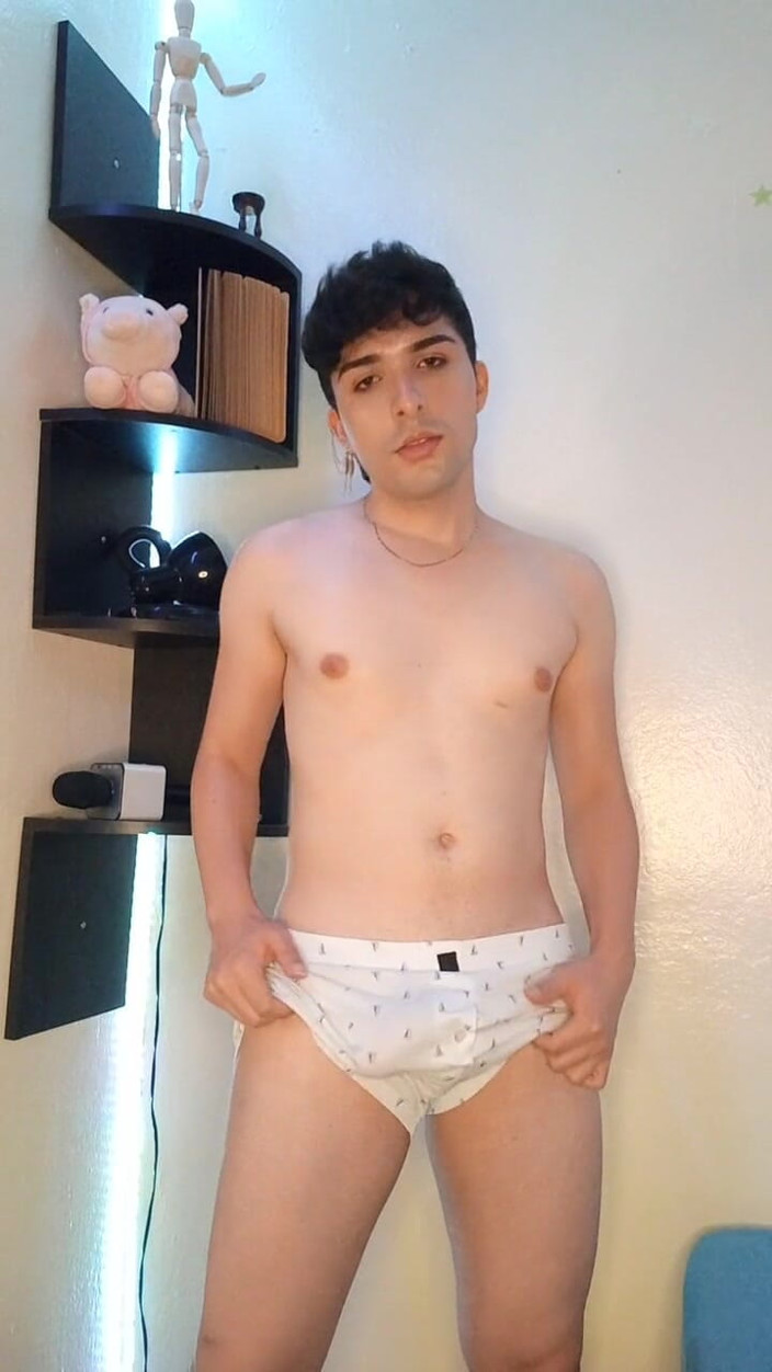 Diego_latinboy: Big Bulge Short Pant