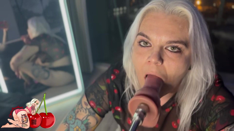 CherryBombBomb: 第一次在性爱机器上深喉口交