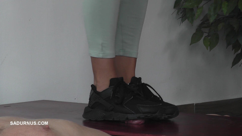 Sadurnus: Walaupun Nomi Berada Di Telefon, Hamba Mengalami Orgasme