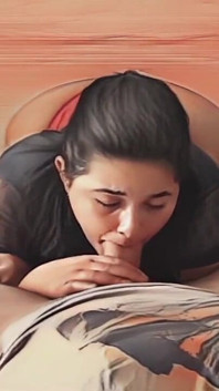 Sadakatsiz evli kadın arkadaşının yarağını emiyor
