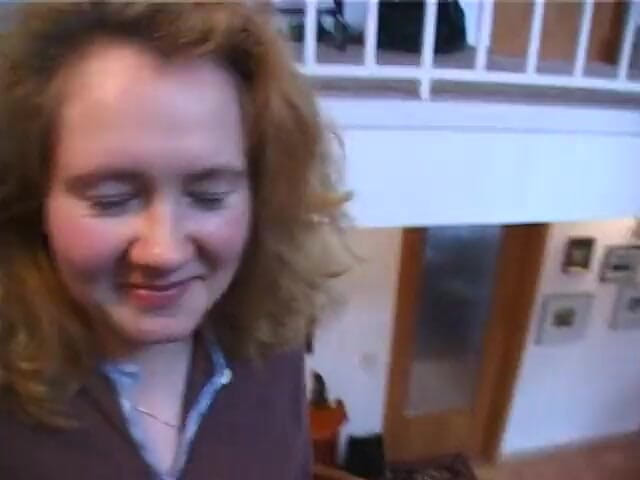 POV Orgasms: Une nana blonde poilue suce la bite d'un mec au...