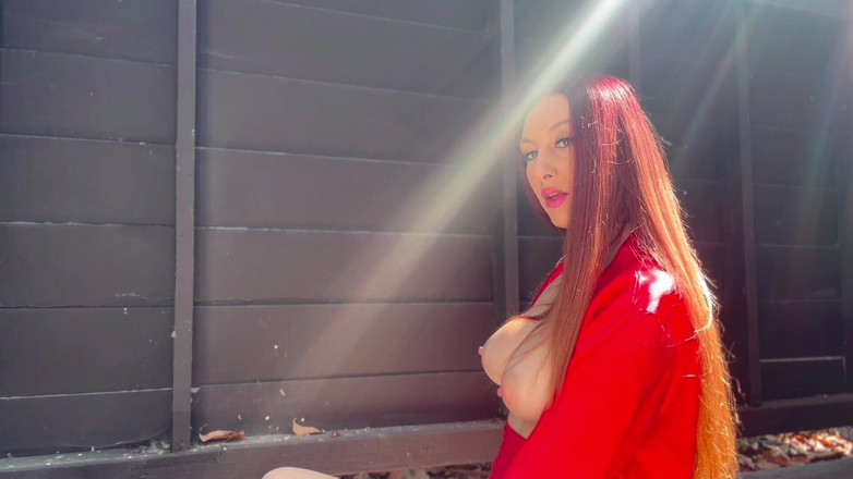 Artemisia Love: Italiana cachonda milf Artemisia Love mostrando sus jugosas tetas rebotando...