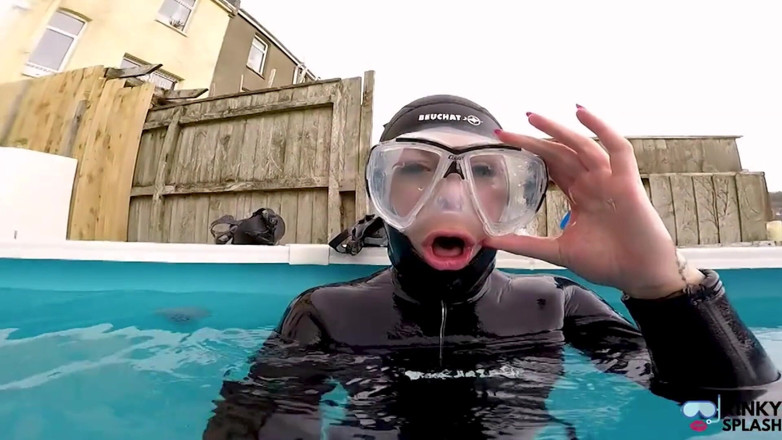 UKCuteGirl Lucy Lauren: Fetiche con máscara de buceo: inundando mi máscara manteniendo tu...