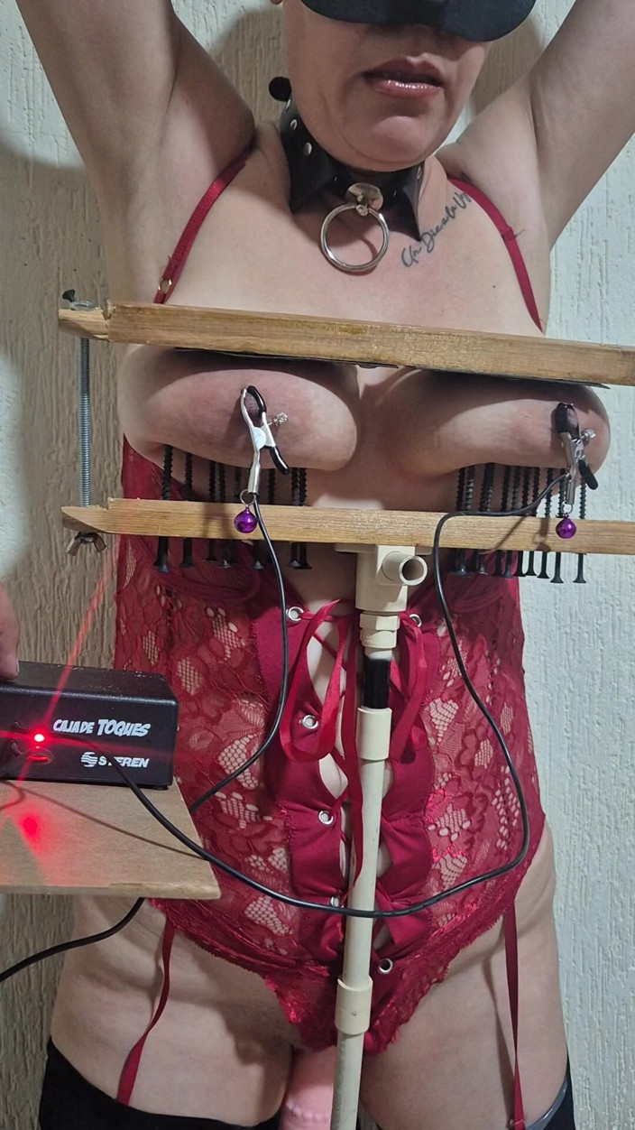 Submissive Susanna: Listrik Di Puting Saya