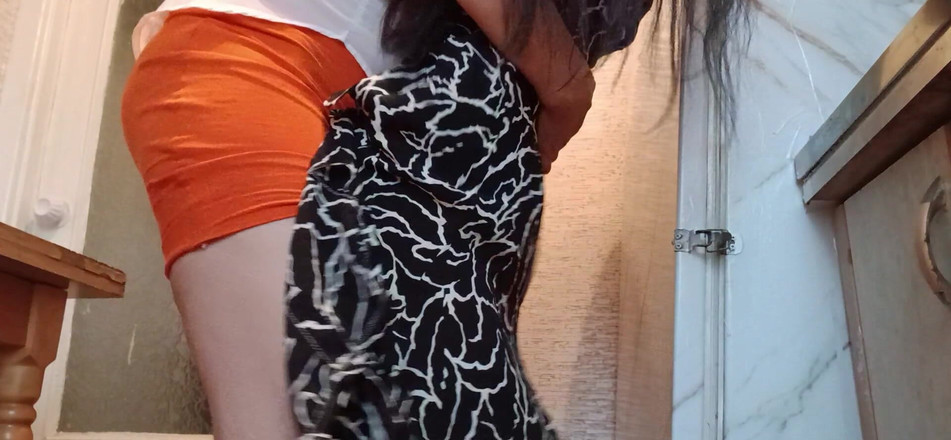 Lesbian-candys: 공유 사무실 주방에서 돔 밀프 상사에게 빨리 따먹히다