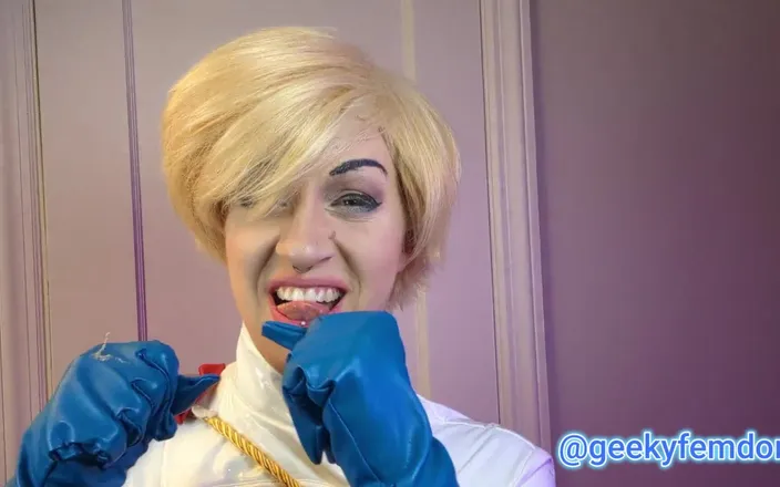 Geeky Femdom: Powegirl 的奶子思维控制 simps
