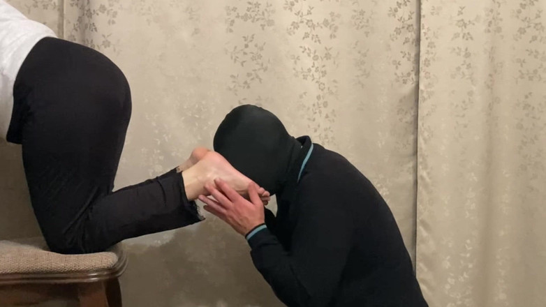 Niki studio: Ignoring Her Foot Slave - Foot Worship