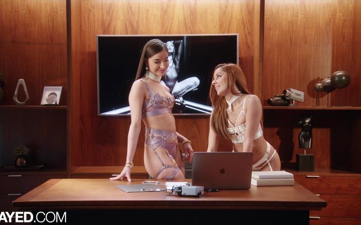 Slayed: De gesneukte Vanna Bardot laat Emily Willis in haar mond...
