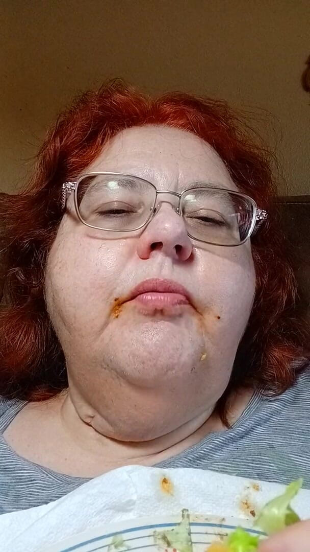 BBW nurse Vicki adventures with friends: Snědla velké jídlo domácí taco večeři