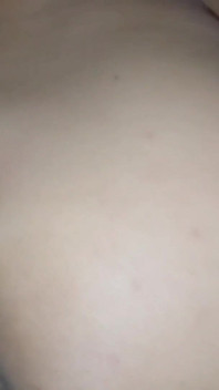 남자친구 친구의 맛있는 자지를 젖은 내 질 안에 느끼는 게 너무 좋아. 그리고 내가 그의 우유를 안에 던질게요