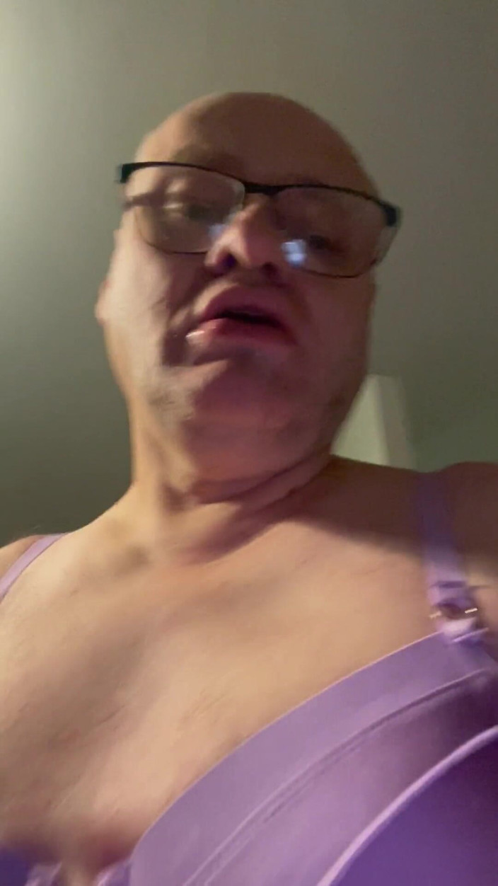 Ancient456: Saya sangat panas dan miang malam ini