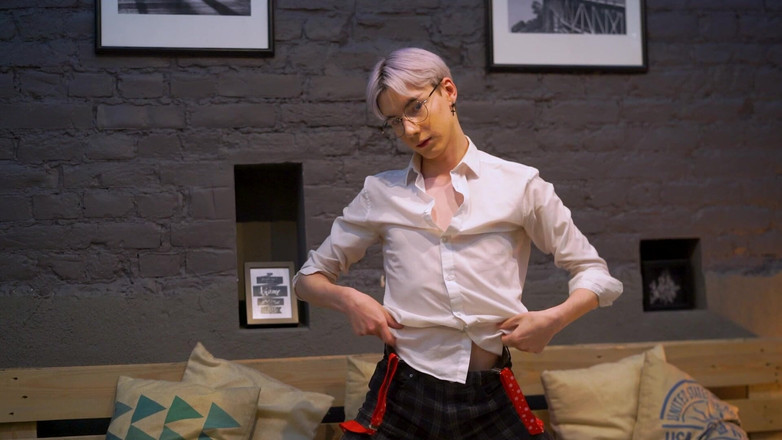 Gay Deluxe: Cewek kembar rambut ungu