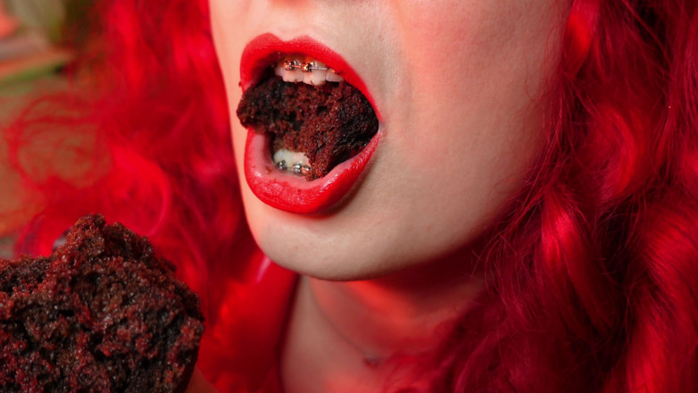 Arya Grander: Asmr fetish alimentare!