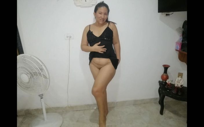 Sexysweet0455: Sexy hete latina masturbeert totdat ze haar melk krijgt