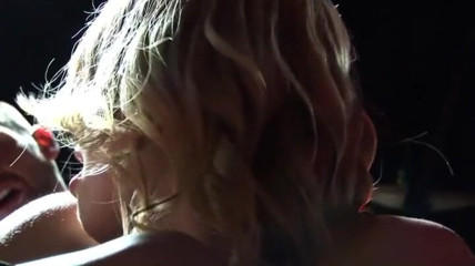 CBD Media: Peniaga bertuah mengongkek tiga awek muda dengan tubuh yang sempurna