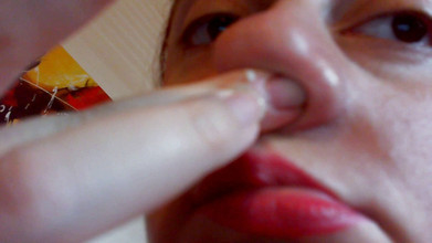 Nicoletta Embassi: Tôn sùng mũi cứng