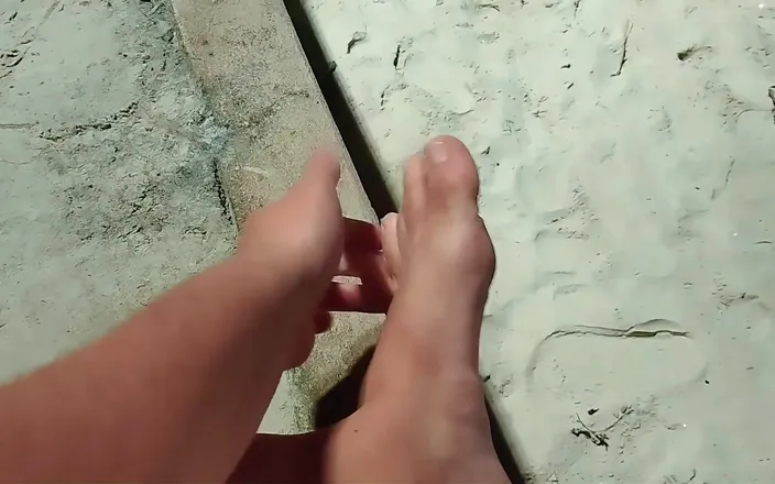 Marcosninfo: People on the Beach Freak Out When I Get Wet...