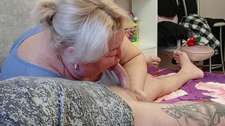 Zona901: 継母が濃厚な精液を飲み込む