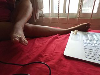 Karmicoxv: Feet Fetish. My Wife Her Toenails