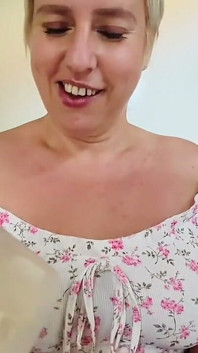 Vecinul german MILF îți dă instrucțiuni de masturbare în sufragerie - Urmărește fiecare cuvânt până la numărătoare inversă