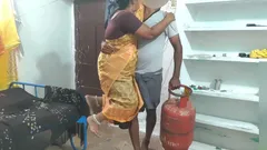 सौतेली मम्मी ने सौतेले बेटे के साथ चुदाई की
