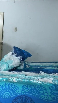 Maldita madrasta pisando na cabeça dela em vídeo caseiro