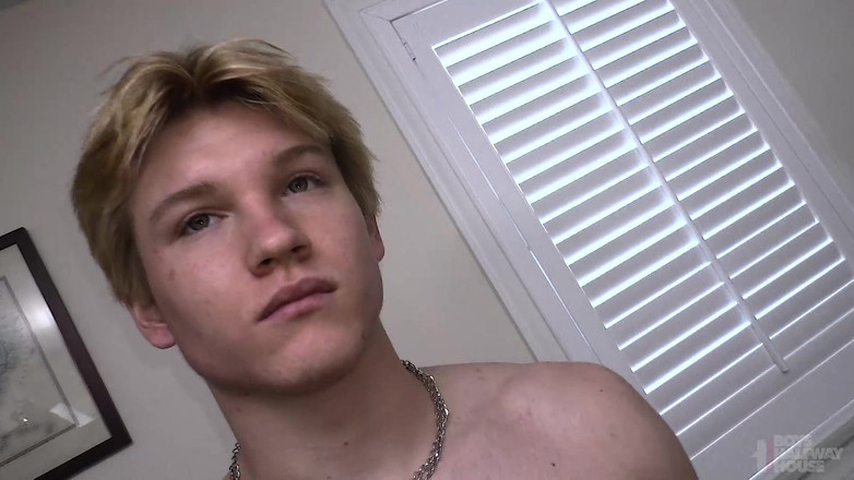 Boys half-way house: Незаймана красуня сплачує свої внески без презерватива