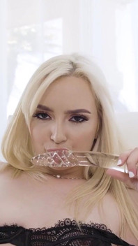 Blonďatá Kráska Lexi Lore Má Zadek Zničen Monstrózním Ptákem - Získejte anál