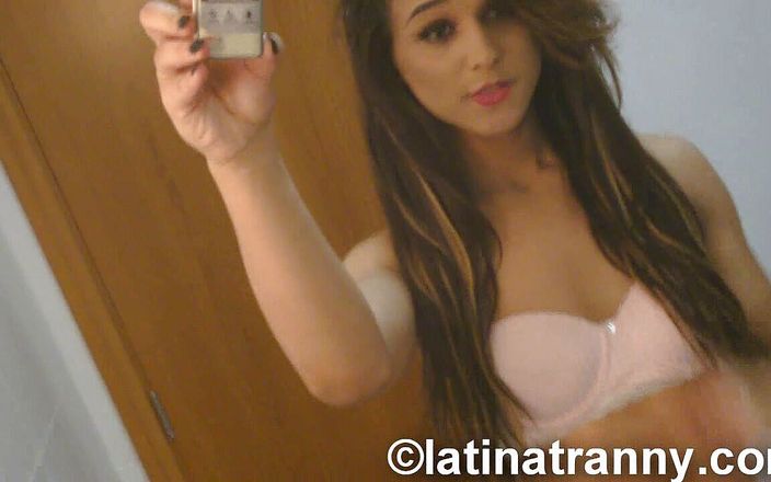 Nikki Montero: Felipa lins si gadis remaja remaja 19 tahun asal sao paulo...
