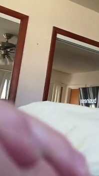 La belle-tante Ann me réveille avec un footjob mature gémissant, coaching masturbatoire