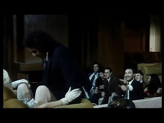 Rocco Siffredi and Friends: 与几个热辣熟女的狂野复古群交